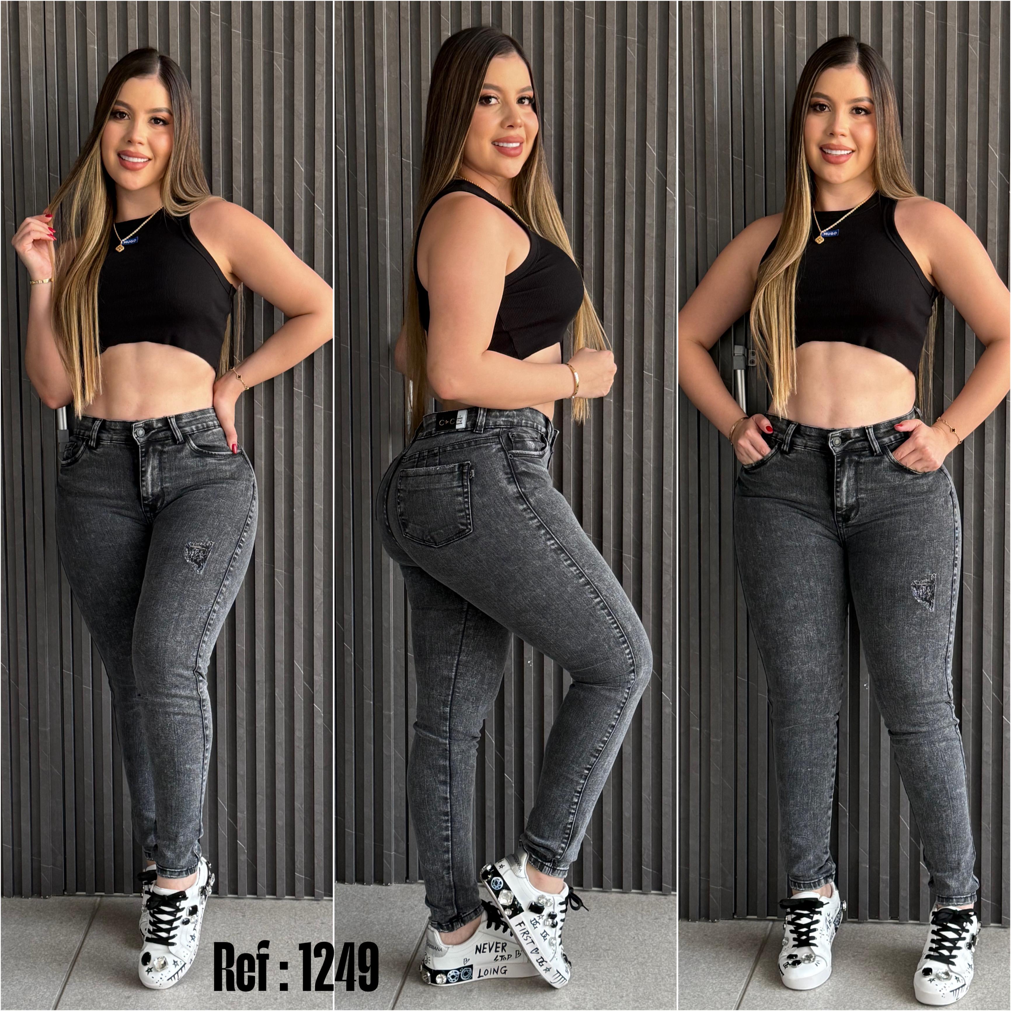 Gray helmet for bikers Imagen principal del producto